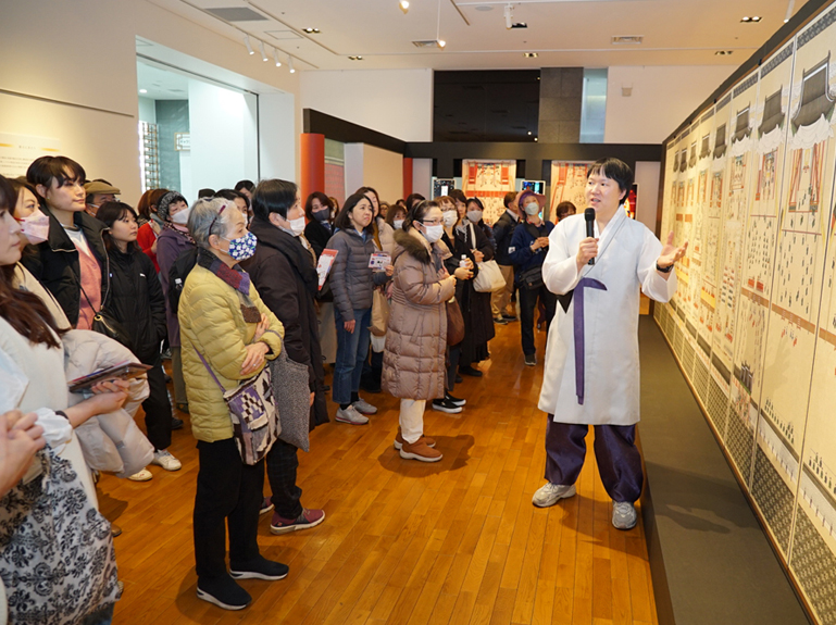 展示と連携した特別プログラムの様子