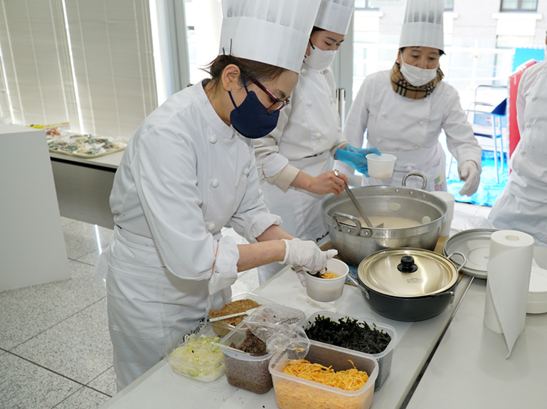 お正月の食べ物「トックク」試食