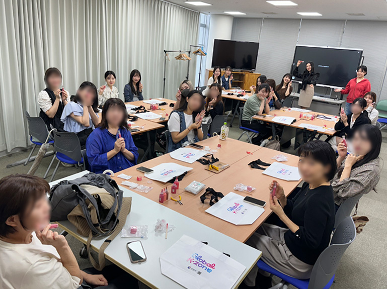 リップグロス作りの様子