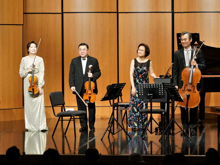 キム・ウンシクさん（ヴァイオリン）、澤和樹さん、蓼沼恵美子さん（ピアノ）、ヤン・ソンウォンさん