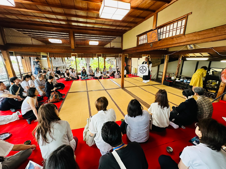 清見寺の一條文昭住職による講演会の様子