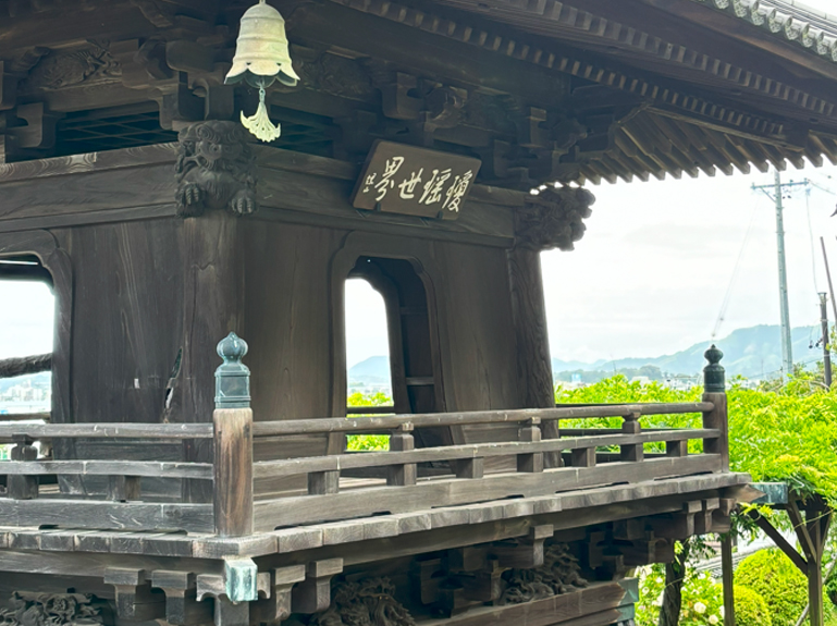 清見寺の鐘楼