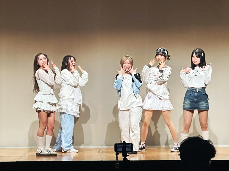 자유부문의 발표 모습