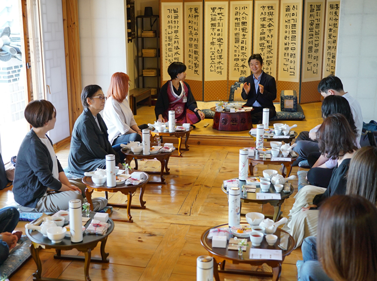 サランバンにて体験する朝鮮王室のお茶