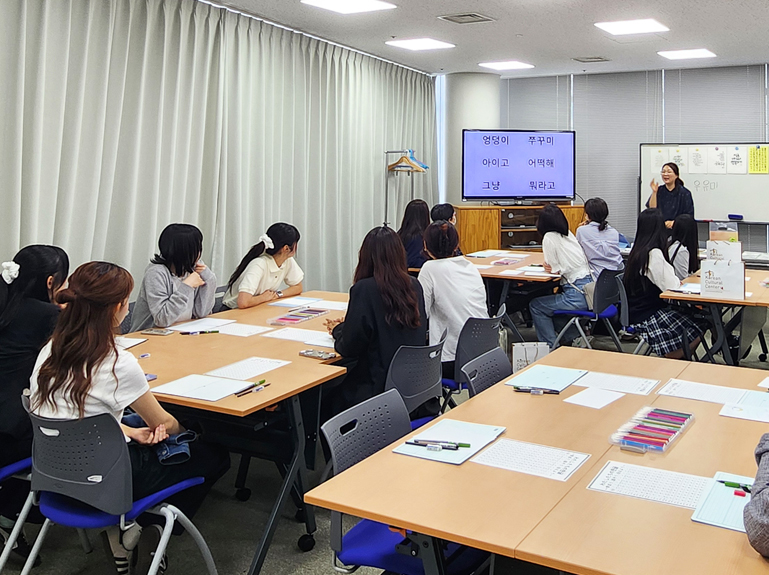 日韓学生未来会議の活動を紹介