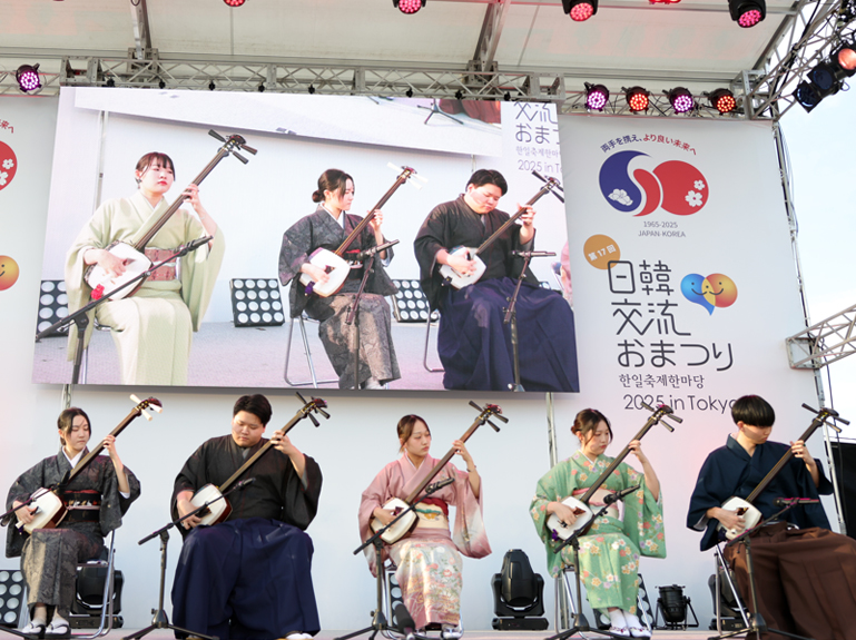 明治大学の津軽三味線「響」