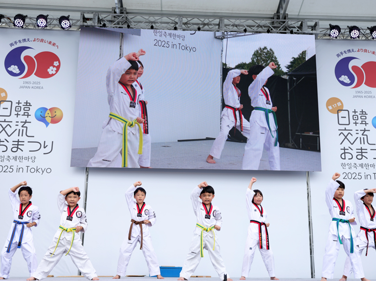 ヨンソンテコンドーのテコンドー演武