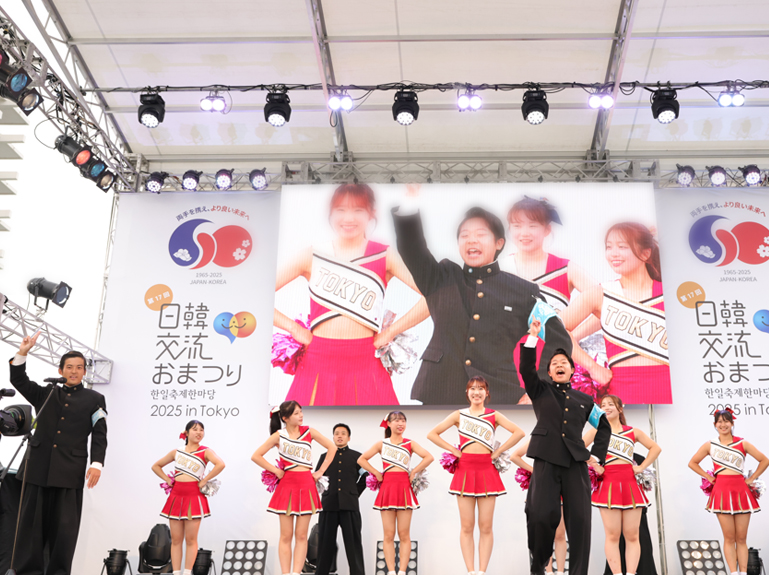 東京大学運動会応援部チアリーダーズKRANZのチアリーディング