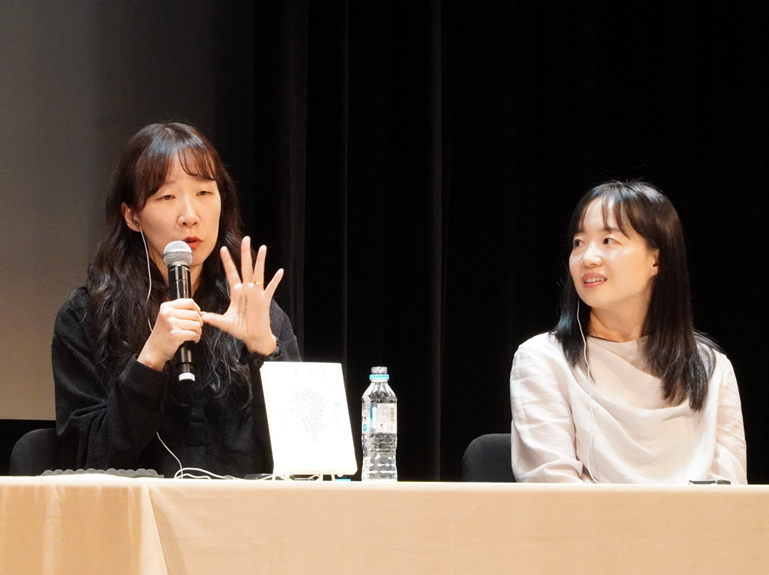 백수린 작가(좌)와 최은영 작가(우)