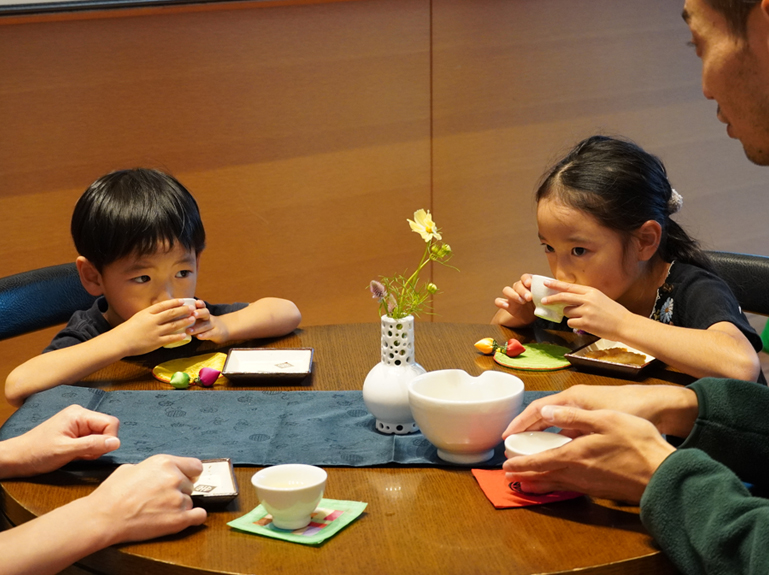 お茶の名産地である静岡で味わう韓国のお茶試飲