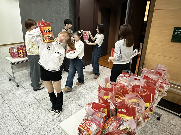 참가자분들에게는 기념품을 증정