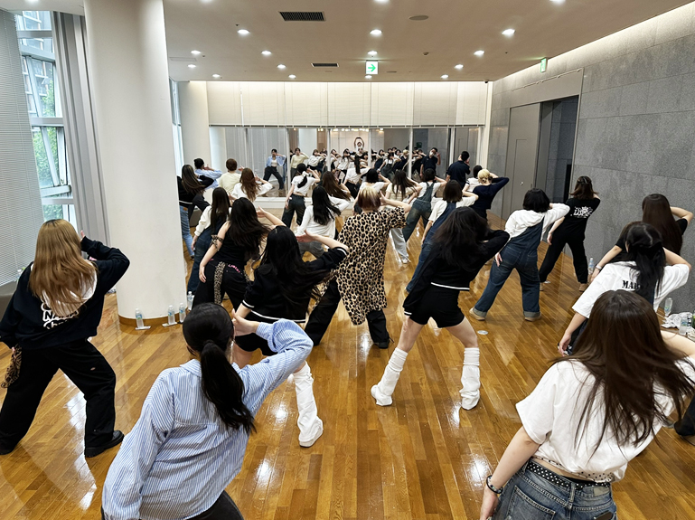 K-POPダンス体験の様子