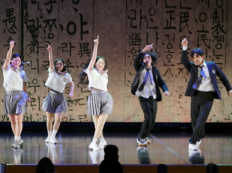 게스트 공연 발표 모습