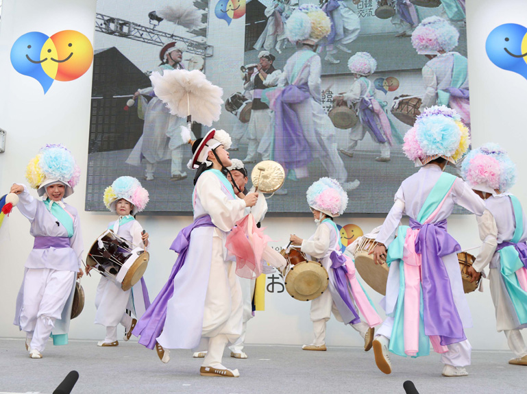 한국전통타악기연희단 tanbi의 무대