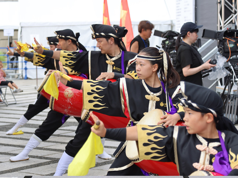 琉球舞団の昇龍祭太鼓
