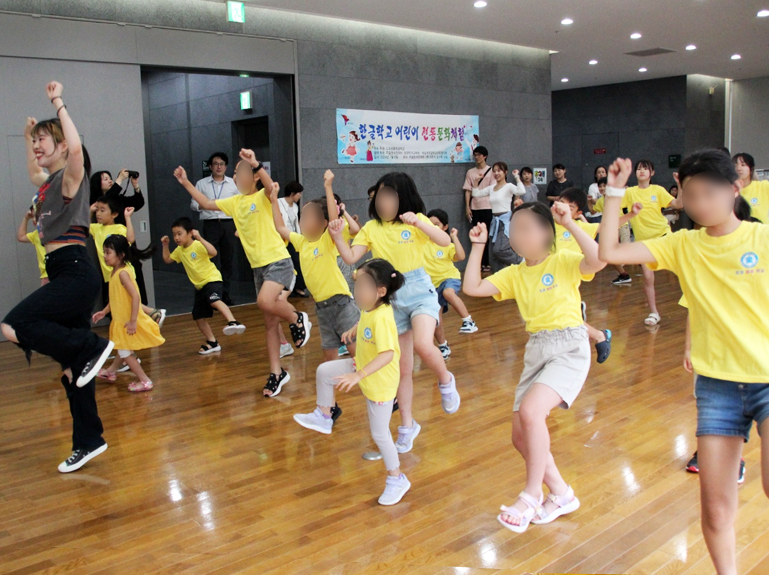 K-POPダンス体験の様子
