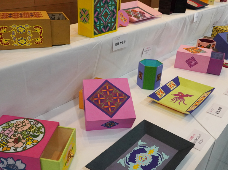 한지체험공예강좌 수강생들의 발표