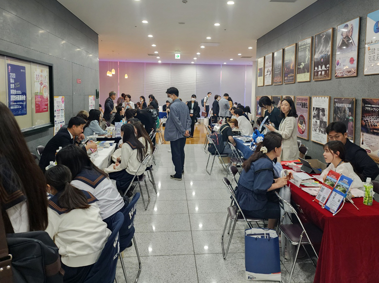 韓国留学博覧の様子