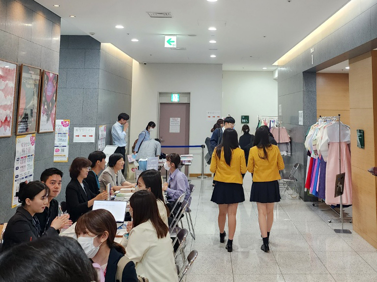 韓国の制服を試着する体験