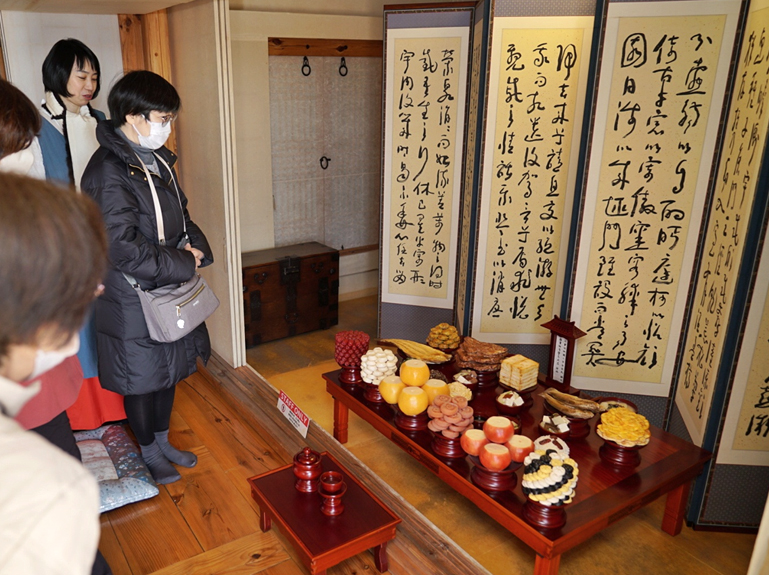 チャレサン（先祖供養祭祀の膳）の模型展示