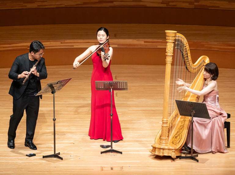 チョ･ソンヒョン（フルート）、パク･ハヤン（ヴィオラ）、福井麻衣（ハープ）