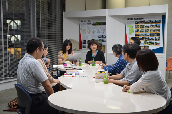 モデレーター古川綾子さん、総合司会佐々木静代さん