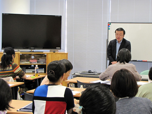 伊藤英人（東京外国語大学大学院准教授）先生の授業の様子