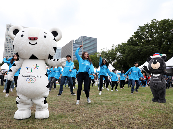 韓国の大学生代表団によるサプライズパフォーマンス