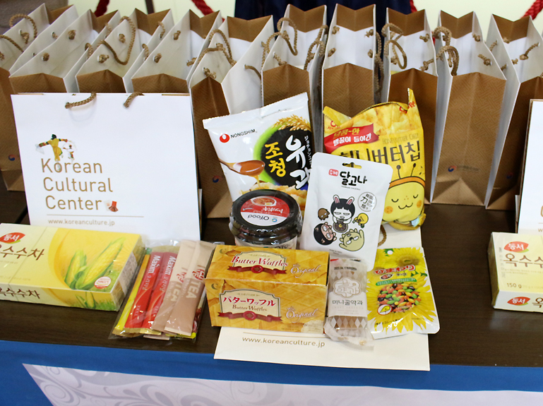 韓国文化体験ブースで紹介したお茶とお菓子