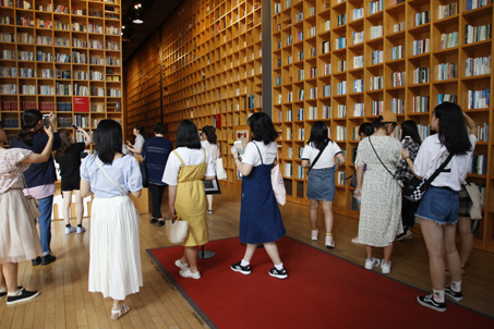 한국 최대 규모 도서관 「지혜의 숲」