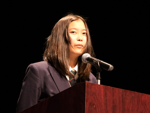 일본어 에세이 부문 발표 - 우수상을 받은 호리우치 학생