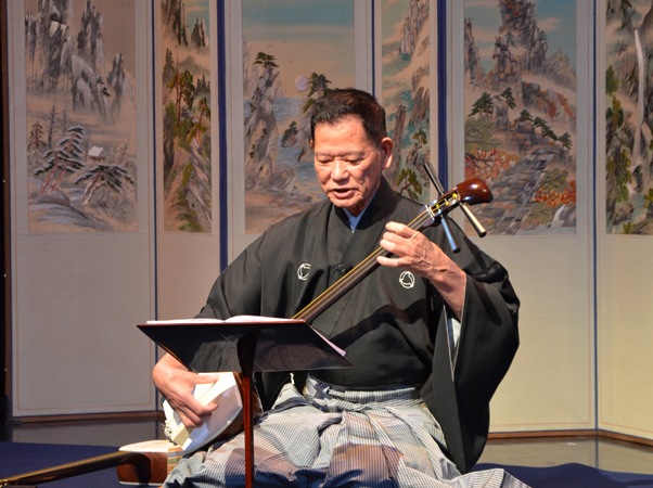 本條秀太郎さんによる三味線の演奏