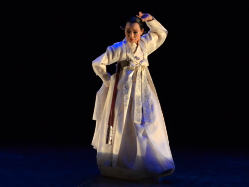 韓国無形文化財第92号太平舞 履修者金順子さんの韓国舞踊サルプリ舞