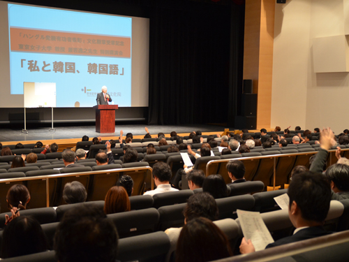 講演会はクイズ形式で楽しく進行