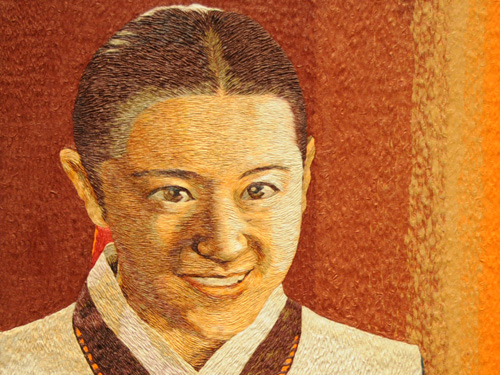 ドラマ「チャングムの誓い」の主人公イ・ヨンエさんをモデルにした韓紙絵画
