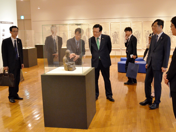鄭義和国会議長の韓国文化院訪問