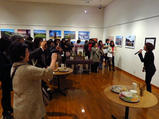 展示内覧会の風景