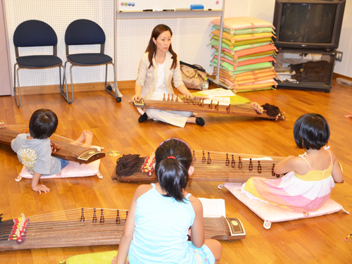 日本の琴と似ている韓国の弦楽器「カヤグム」