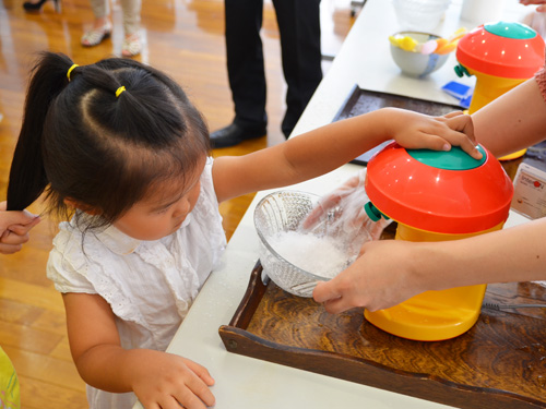 韓国のかき氷〔パピンス〕作り体験！まず氷から！