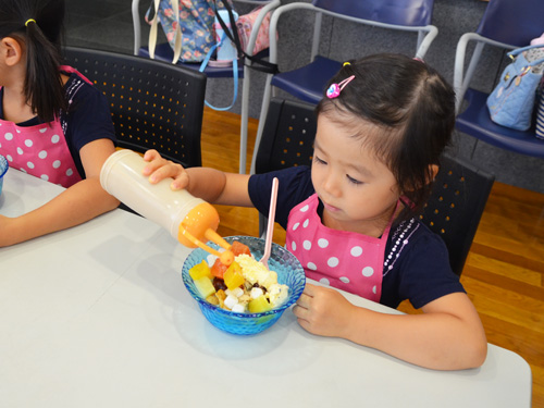 好きな材料を選んでおいしそうにトッピング。