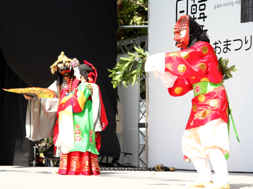 日韓交流ステージ：ボンサンタルチュム（仮面踊り）のステージ