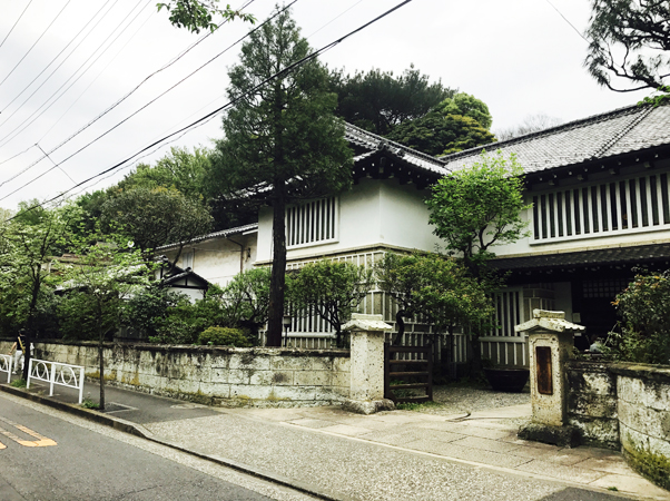 메구로구의 조용한 주택가에 자리잡은 일본민예관