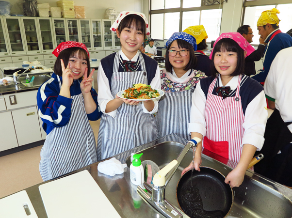 일본에서 인기 있는 한국음식 잡채 만들기 체험