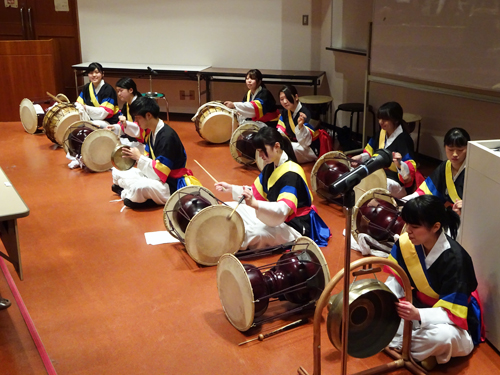 新潟県立大学の韓国サークルのサムルノリ公演