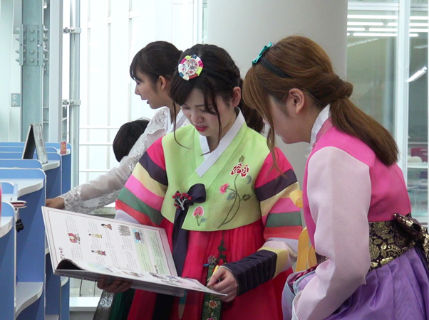 第3回大学生による韓国民族衣装(韓服)を自分で着てみよう体験