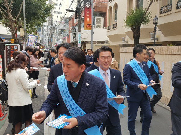 新大久保での街頭キャンペイン