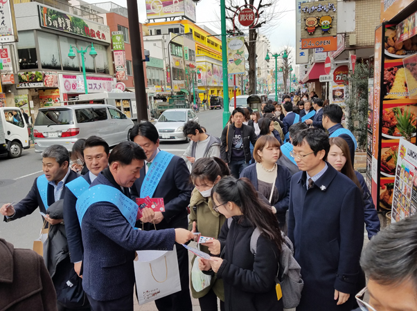 新大久保での街頭キャンペイン