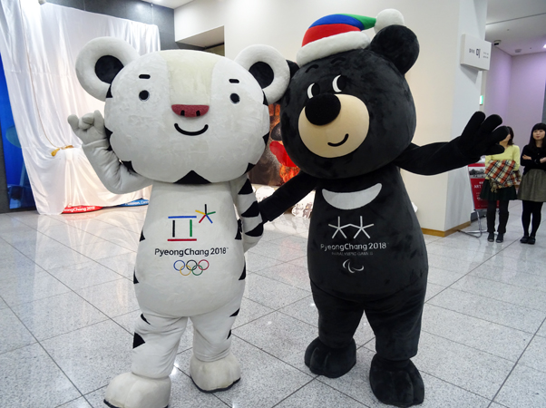 平昌オリンピックのマスコット「スホラン」と「パンダビ」もイベントに登場