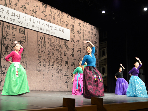 韓国舞踊講座の発表：韓国舞踊