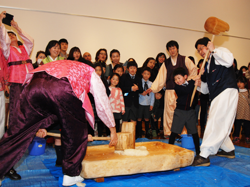 餅つき大会の様子